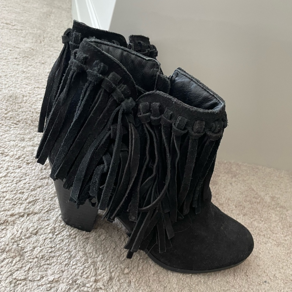Fringe boots